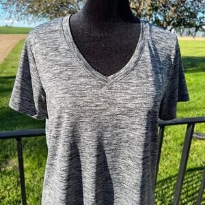 Under Armour athletic loose fit Heat Gear,V-neck women's size M